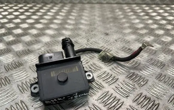 BMW 1 E82 E88 Glow plug pre-heat relay 7798000