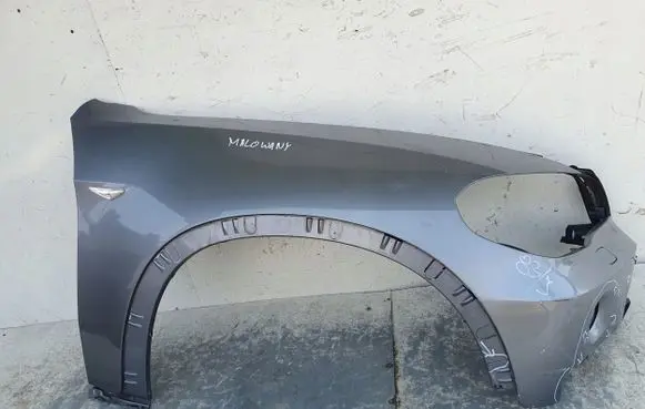 BMW X5 E70 Fender