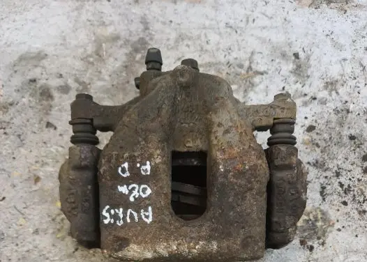 Toyota Auris 150 Front brake caliper