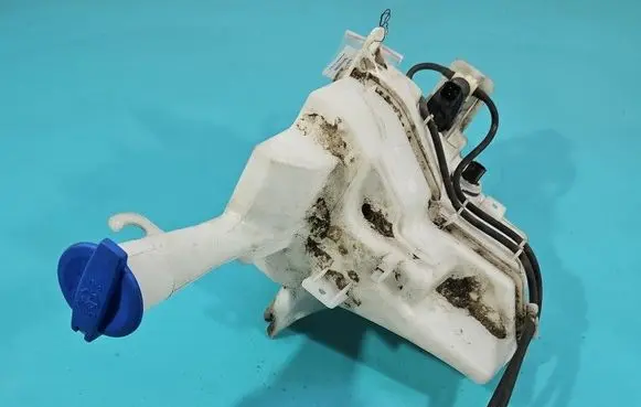 Hyundai i30 Windshield washer fluid reservoir/tank 98610G4000 IMPRK1548825