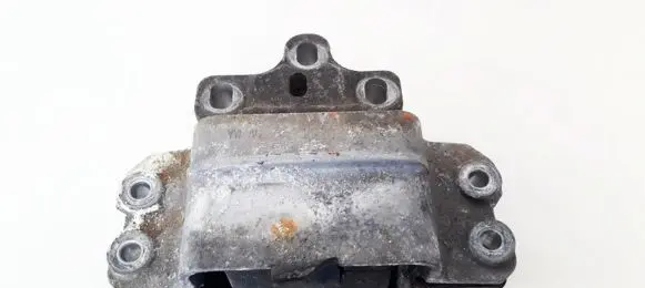 Volkswagen PASSAT B6 Engine mount bracket 3C0199555