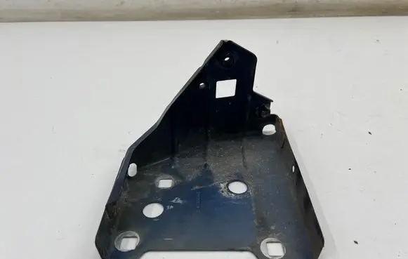 Jeep Cherokee Fender mounting bracket 4130844B