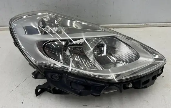 Renault Clio III Headlight/headlamp 8200892495