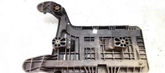 Volkswagen PASSAT B6 Battery box tray 1K0915333C