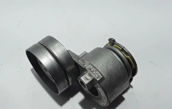 Renault Megane III Alternator belt tensioner 8200905328