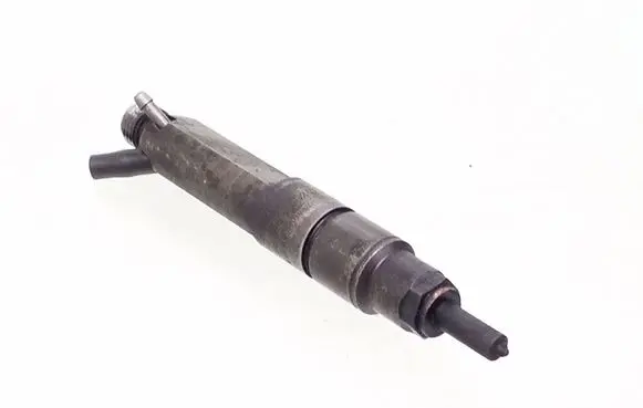 Volkswagen PASSAT B5 Fuel injector 028130201T