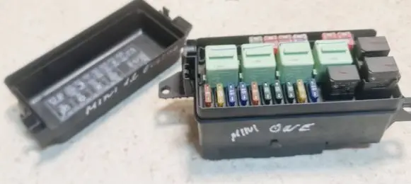 Mini One - Cooper R50 - 53 Fuse box set 182938230103 1480790