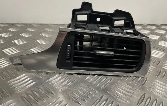 Audi A7 S7 4G Dashboard side air vent grill/cover trim 4G2820902