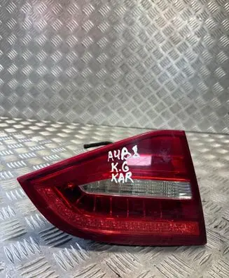 Tailgate rear/tail lights