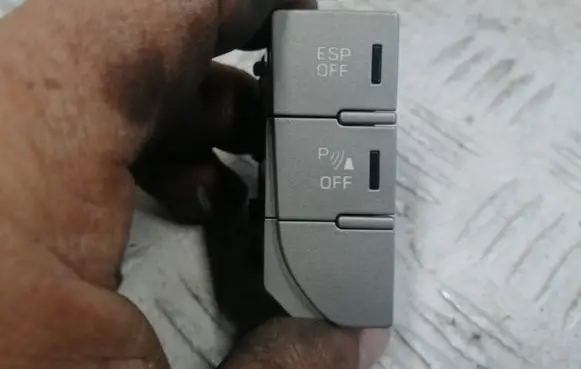 Citroen C5 ESP (stability program) switch 96588884cl 3384520201 1030421107270348