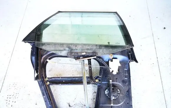 Audi 80 90 B3 Rear door window/glass frame 