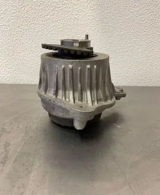Mercedes-Benz C W205 Engine mount bracket A2052407700