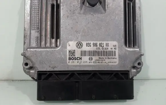 Volkswagen Golf V Engine control unit/module 03G906021KK 0281013228