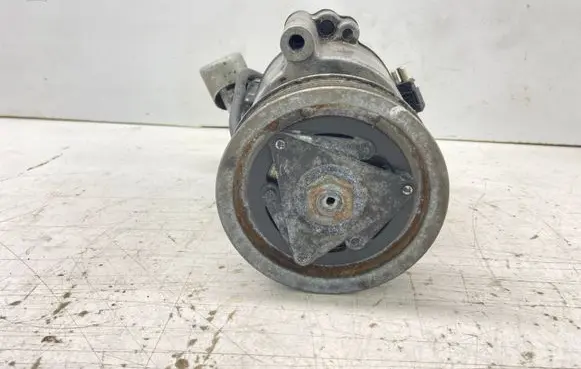 Mercedes-Benz E W124 Secondary air pump holder A1041401485 1041401485 A1041400081