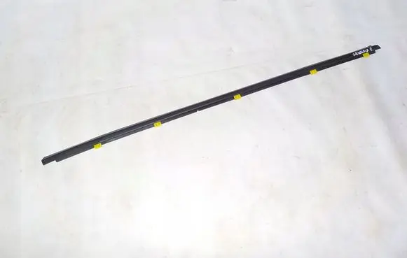 Hyundai Genesis Front door glass trim molding HENCAR7619098966