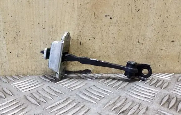 Nissan Qashqai Front door check strap stopper