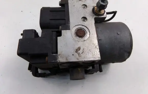 Volkswagen PASSAT B5 ABS Pump 8E0614111K