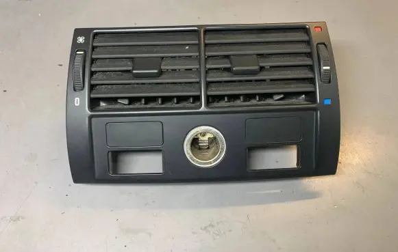 Rear air vent grill