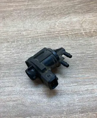 Volkswagen Golf IV Vacuum pump 1J0906283A