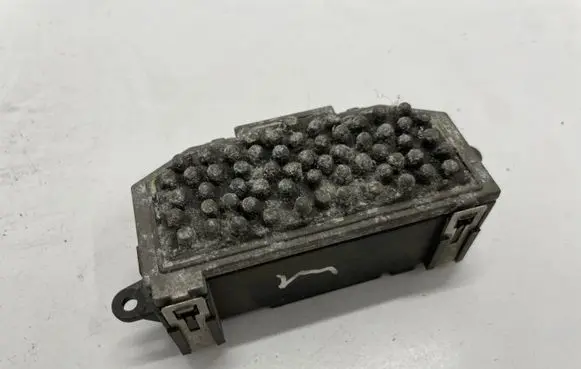 Audi A4 S4 B8 8K Heater blower fan relay 8K0820521
