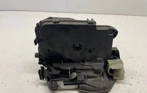 BMW 5 E60 E61 Front door lock 7059967