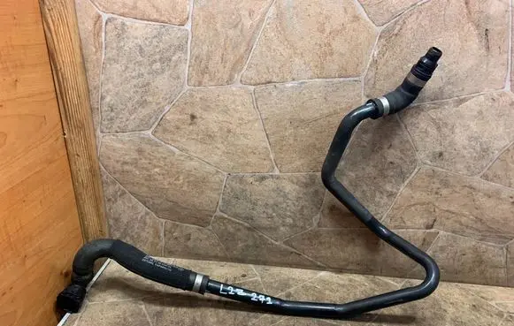 Mercedes-Benz C W204 Engine coolant pipe/hose A2125010024