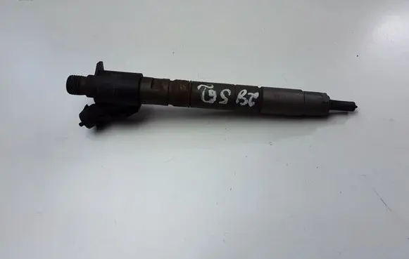 Volvo XC60 Fuel injector 31303238