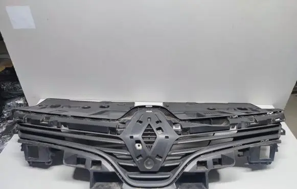 Renault Clio IV Front bumper upper radiator grill 622562901R