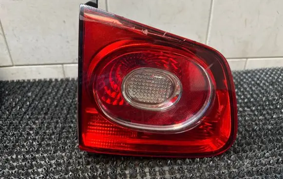 Volkswagen Tiguan Tailgate rear/tail lights 5N0945093C