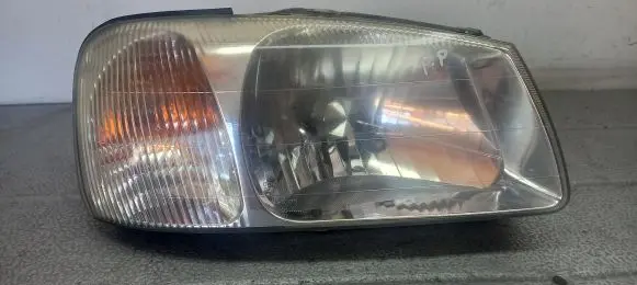 Hyundai Accent Front reflector 
