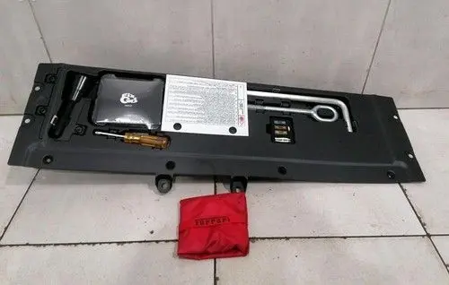 Ferrari Purosangue Tool set