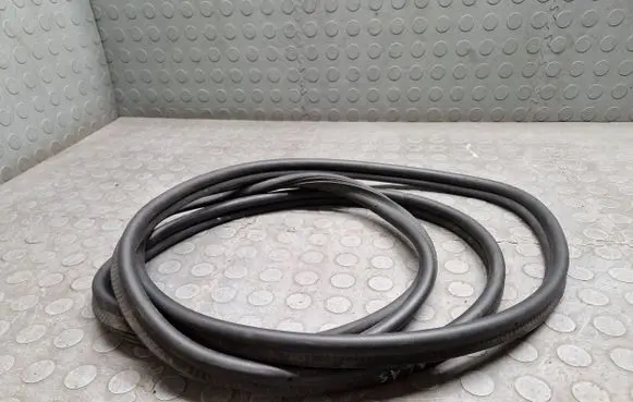 BMW 5 E60 E61 Seal rubber (tailgate) 7061389