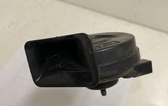 Audi A6 S6 C5 4B Horn signal 4B0951223A