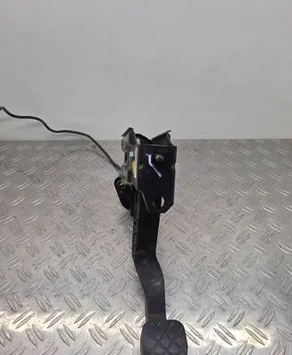 Audi A2 Clutch pedal 8Z1721059