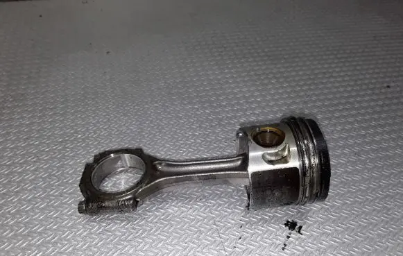 Audi A3 S3 8P Piston with connecting rod