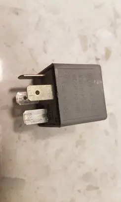 Volkswagen PASSAT B5 Other relay 8D0951253A