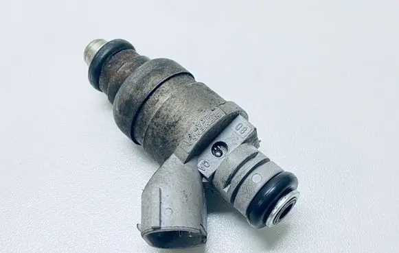 Mitsubishi Colt Fuel injector MR988977