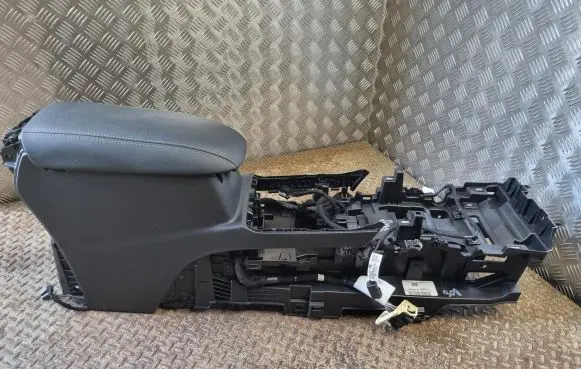 Ford Escape IV Center console LJ6BS045M62 LJ6BS045A06 LX6T14B079