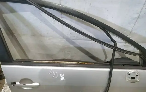 Toyota Corolla Verso AR10 Front door glass trim molding 