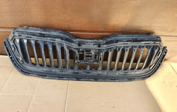 Skoda Scala Front bumper upper radiator grill 657853653
