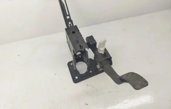 Volkswagen Golf IV Pedal assembly 1J1721111C