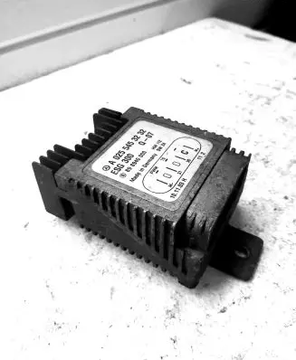 Mercedes-Benz Vaneo W414 Coolant fan relay A0255453232