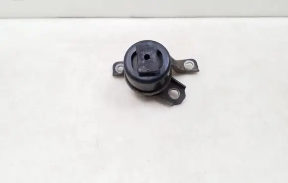 Volvo XC70 Engine mount bracket 30636633