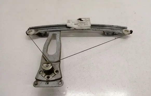 Rear door manual window regulator