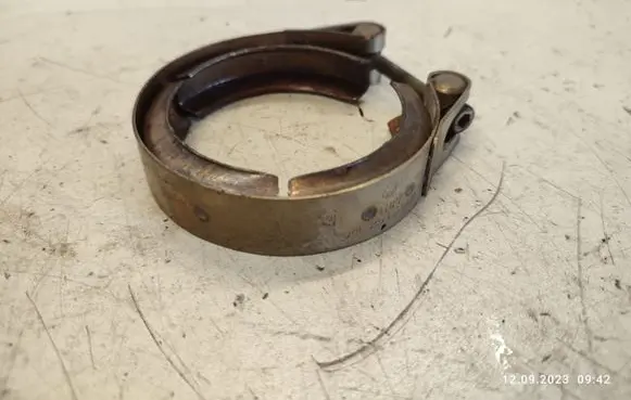 Volkswagen Golf VII Muffler pipe connector clamp 04L253725B