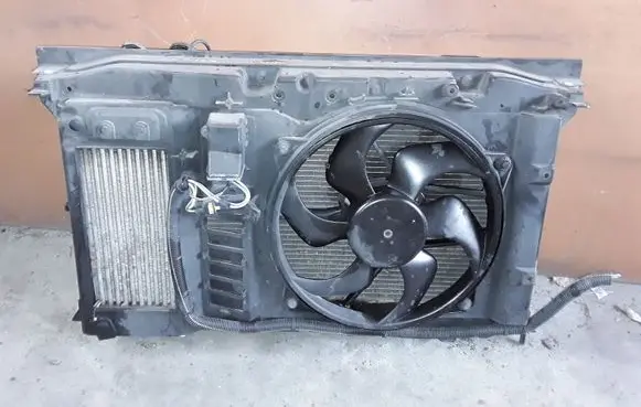 Citroen C4 I Picasso Radiator support slam panel