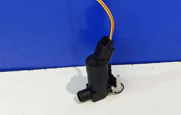 Volvo XC90 Windscreen/windshield washer pump 31349228