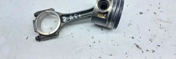 Volkswagen PASSAT B5.5 Piston with connecting rod