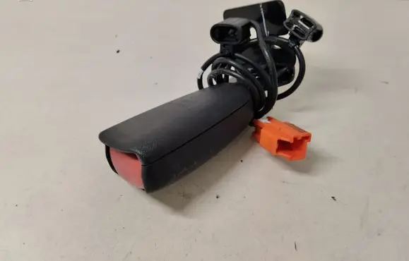 Volvo C30 Rear seatbelt buckle 8686940 327034