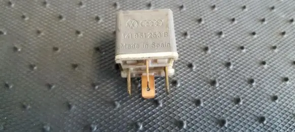 Volkswagen Transporter - Caravelle T4 Other relay 141951253B 4RA003510-29